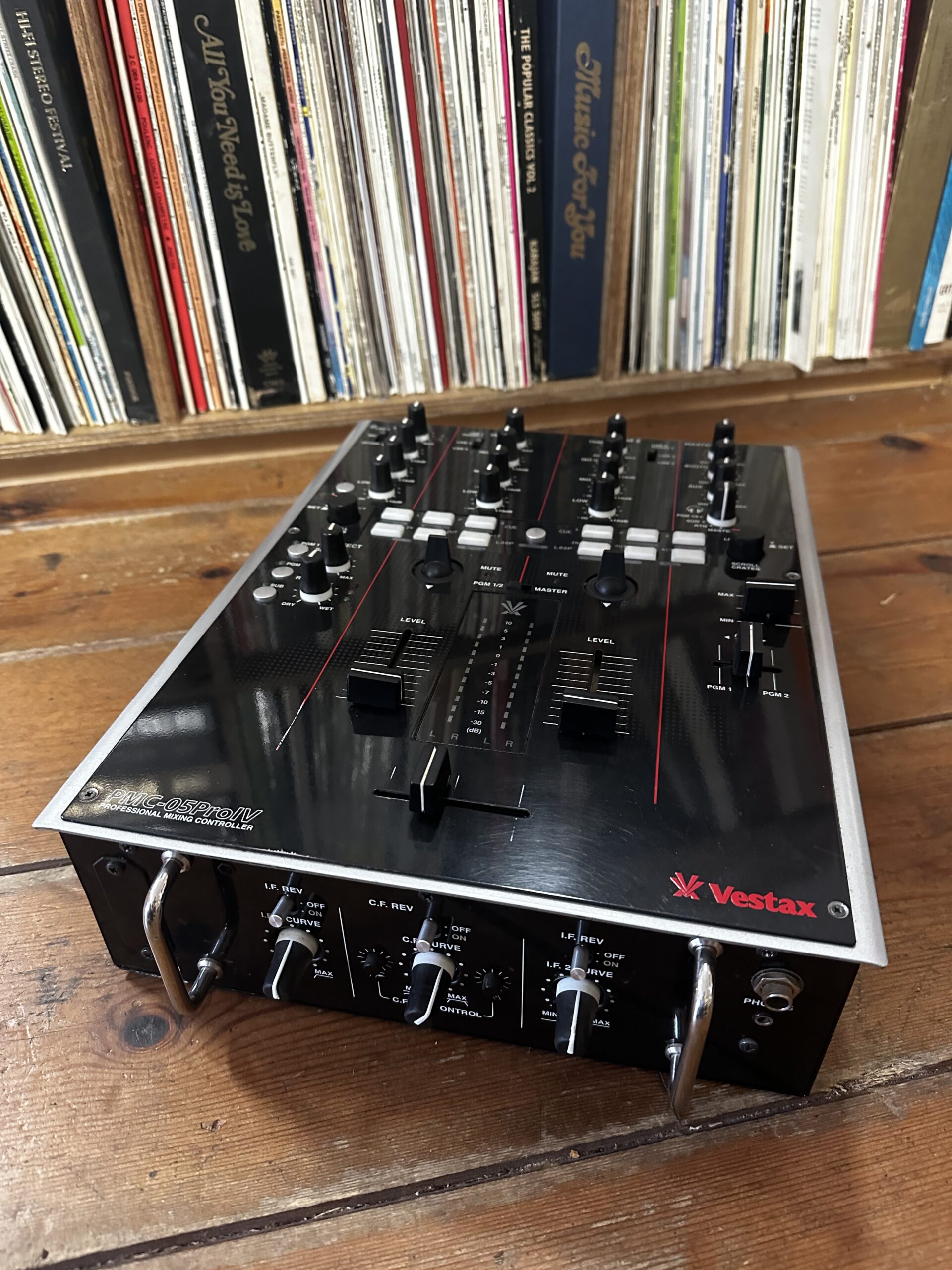 Vestax PMC-05 PRO IV - DJ Mixer - Image 2