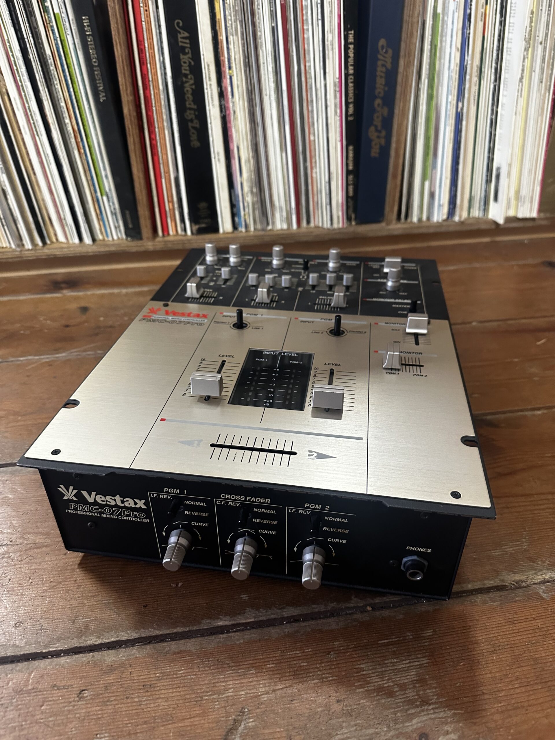 Vestax DJミキサー　PMC-07pro D Amazon | VESTAX PMC-07PRO | DJミキサー | 楽器・音響機器