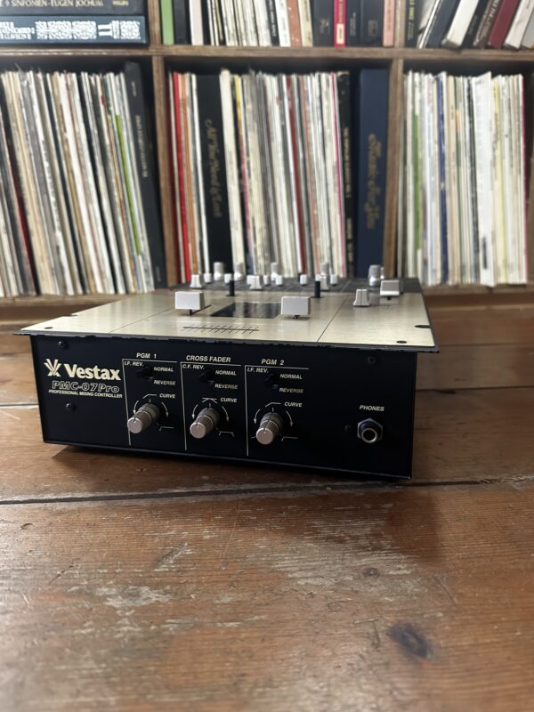 Vestax PMC-07 PRO  -  DJ Mixer - Image 3