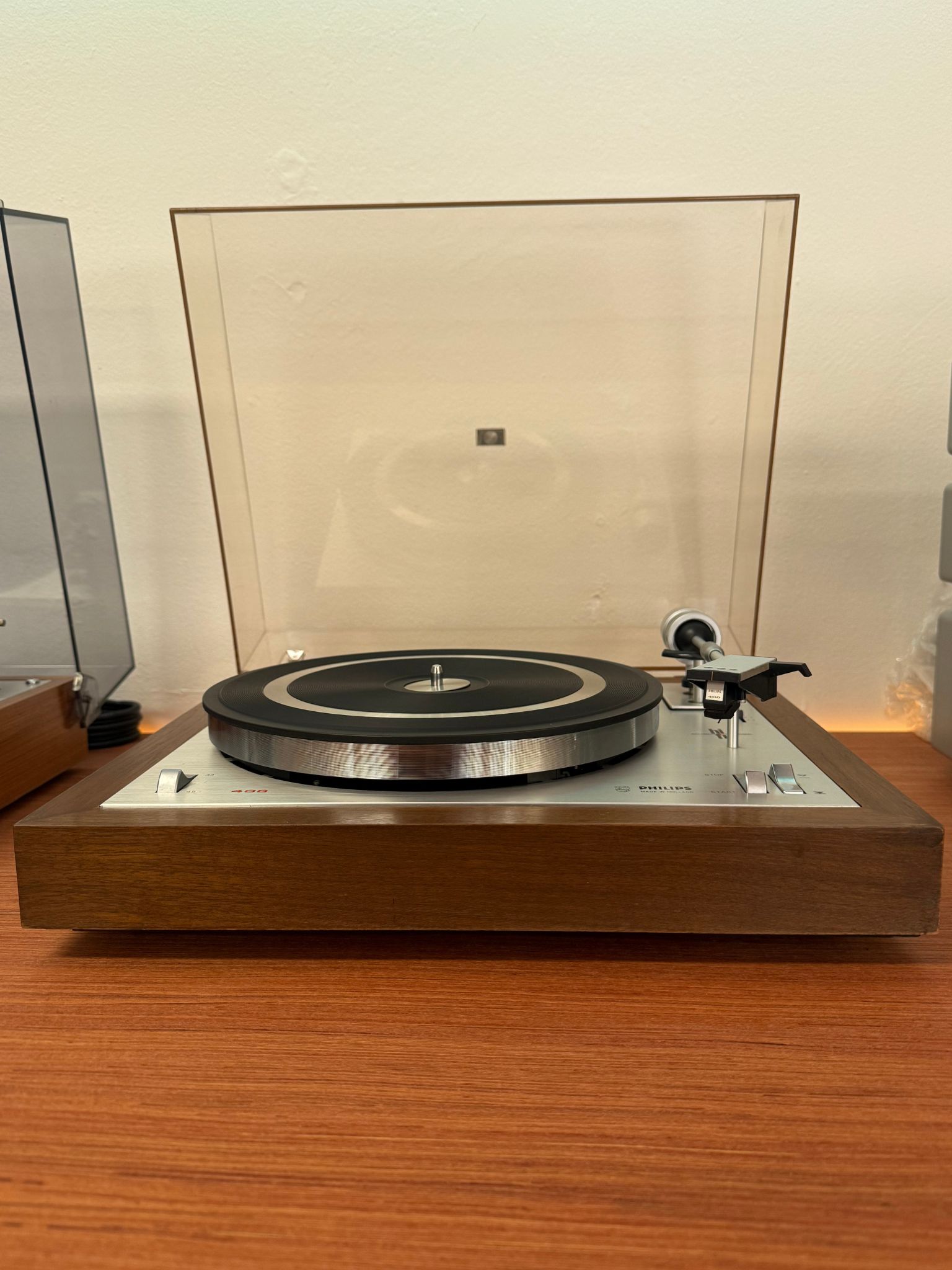 Philips GA 408 - Belt Drive Turntable - Image 3
